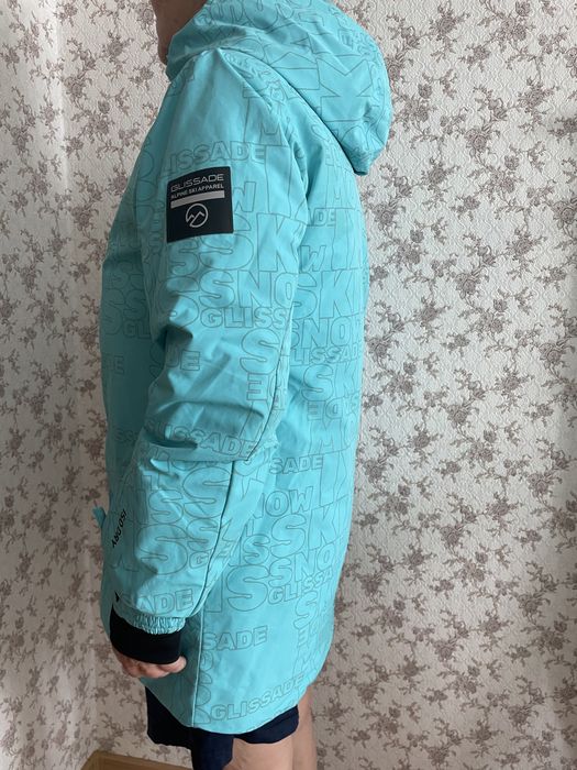 Продам куртку на весну