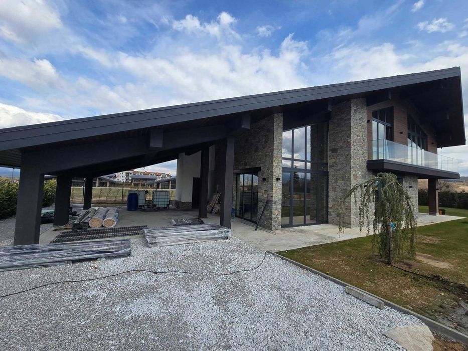 Бутикова къща с минерална вода за продажба до Банско и село Баня