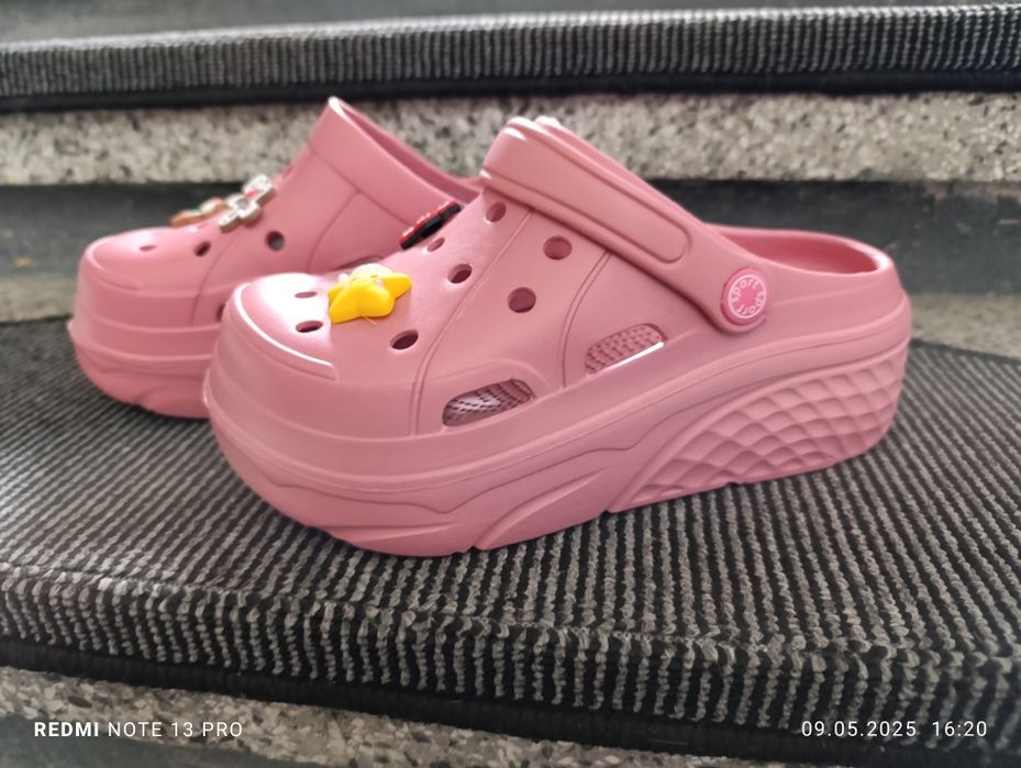 Нов дамски крокс, лек и удобен, номер 35/36.