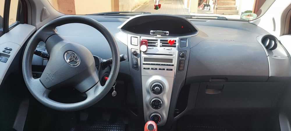 Vând Toyota YARIS ,în Sibiu.