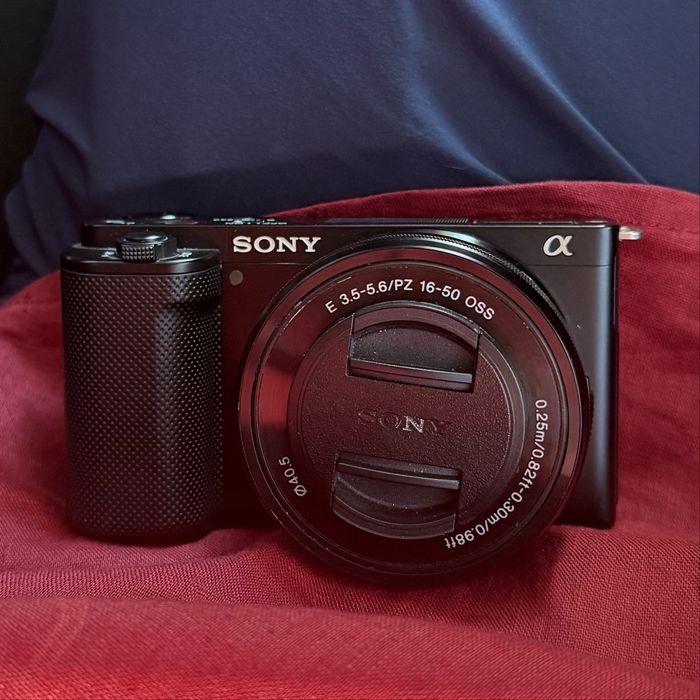 Sony ZV E10 va DJI RS 4 mini