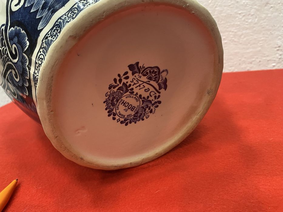 Холандска порцеланова ваза с капак на Delft