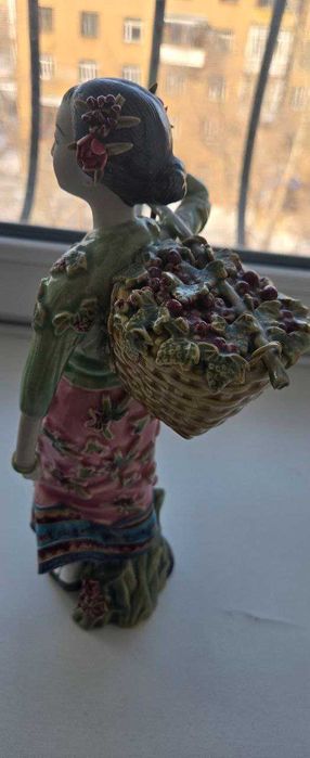 Китайская ваза и статуэтки