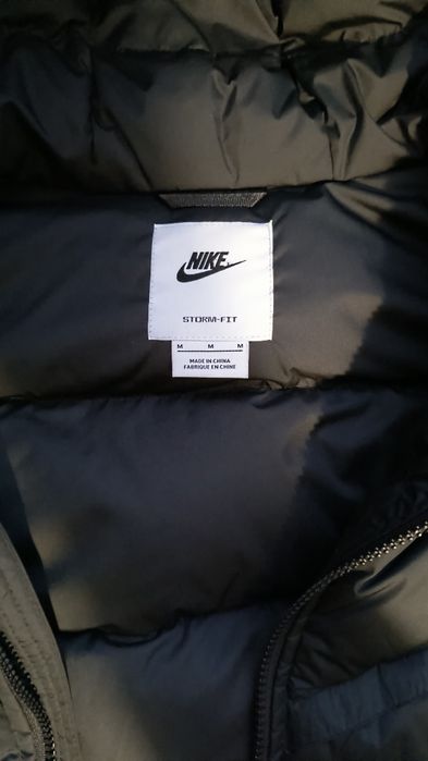 Чисто ново оригинално Nike Storm-FIT Windrunner PrimaLoft® яке – черно