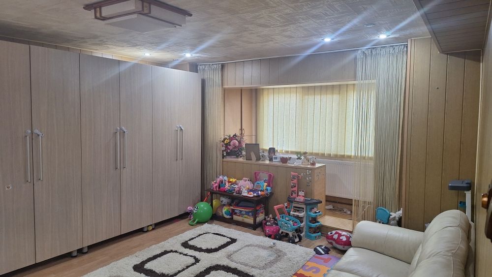 Apartament 3 camere de vânzare