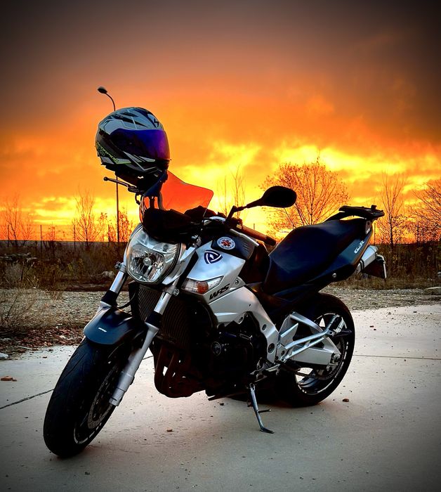 Suzuki. GSR. 600