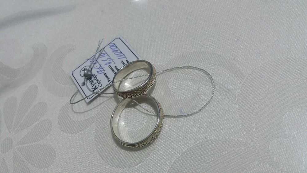 Два кольца,-серебро с позолотой.
