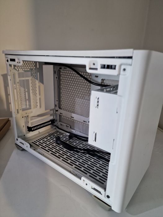 Vand sau schimb carcasa CoolerMaster NR200P alba