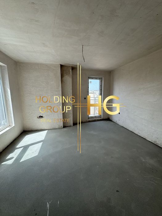 Панораме тристаен под спирка Патриарха