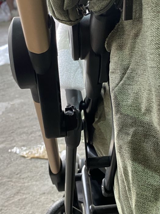 Продается коляска новая с браком