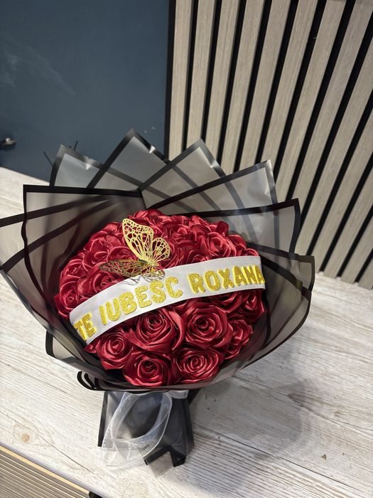 Buchet din satin 31 trandafiri cu sclipici