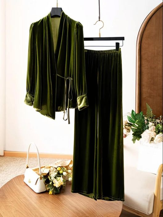 Платье зелёного цвета