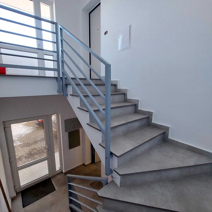 Ofer spre închiriere apartament de lux la casa