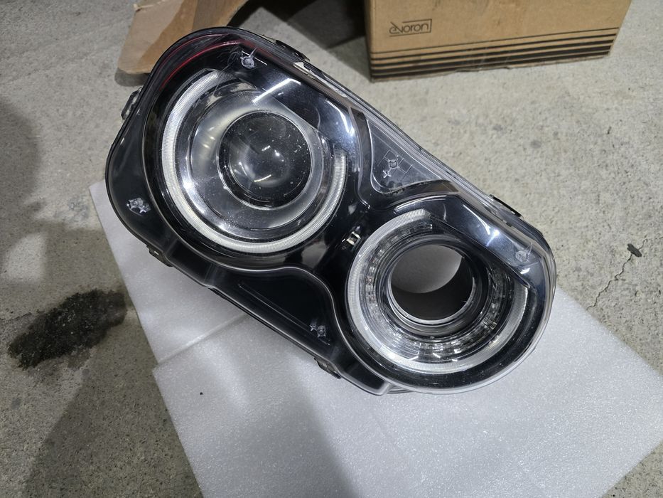 Dodge Challenger десен фар