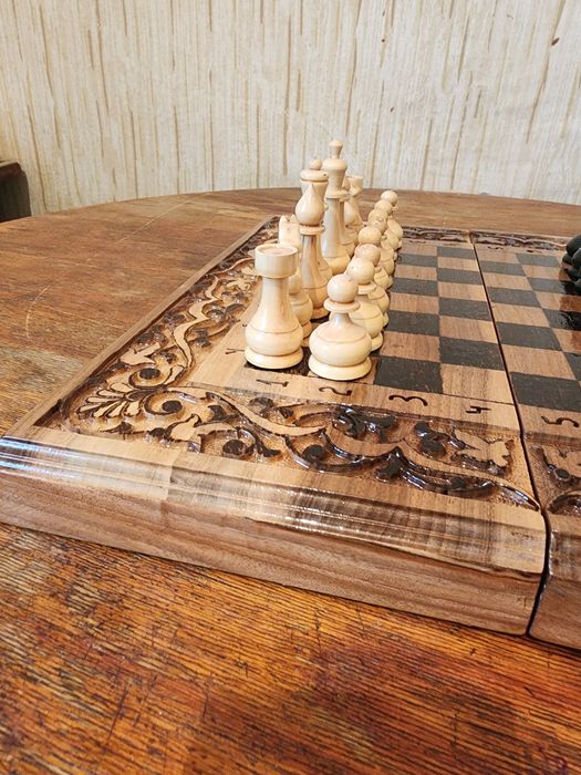 Шахматы орех ручной работы 35х35