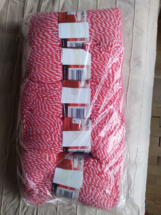 продавам нова, неотворена прежда на чилета за мартеници