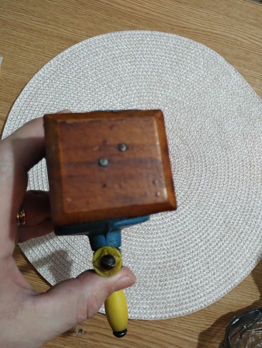 Mașină de tocat nuca