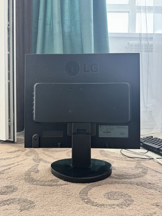 Монитор LG Flatron L1953s-BF
