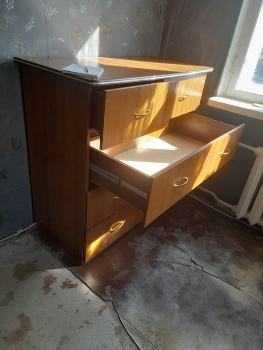 Продаётся комод, цена 10 000 тенге.