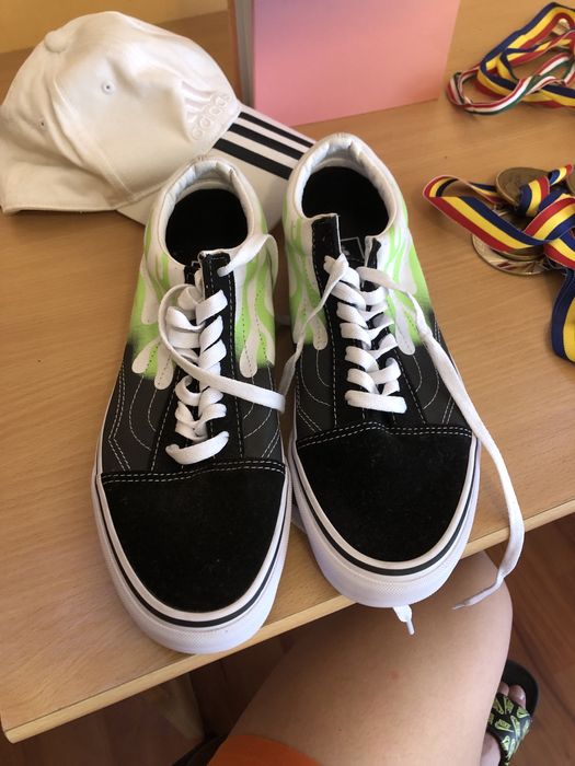 Vând adidași vans stare excelent nu ofer cutie