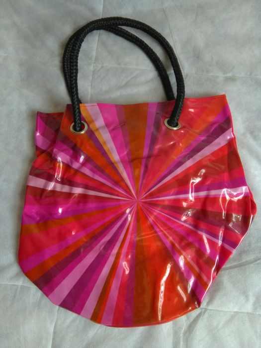 Продавам чанта