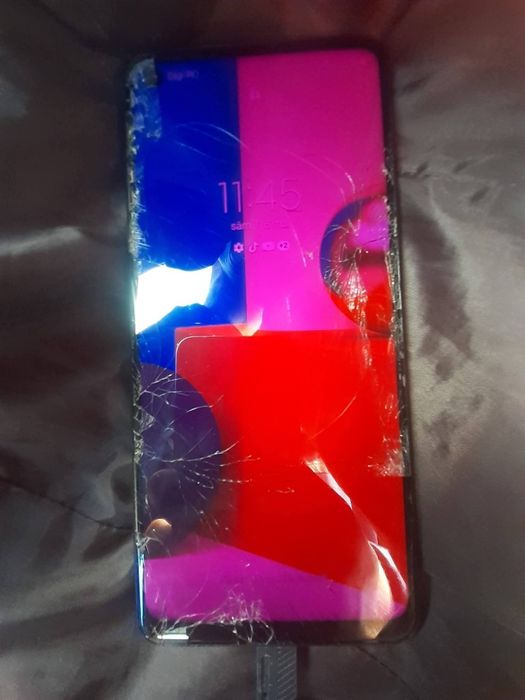 Samsung Galaxy A 21s  funcțional- display  spart-  bun pentru piese  -Reparație