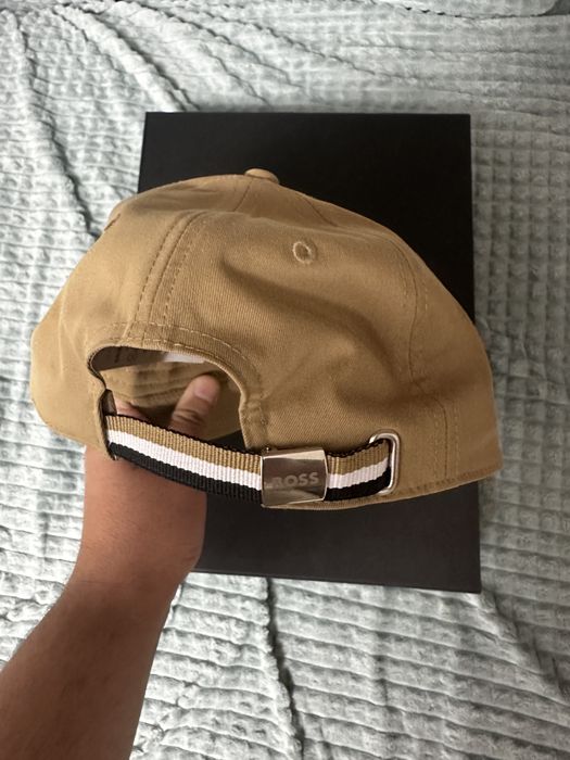 Sapca Boss culoare maro!