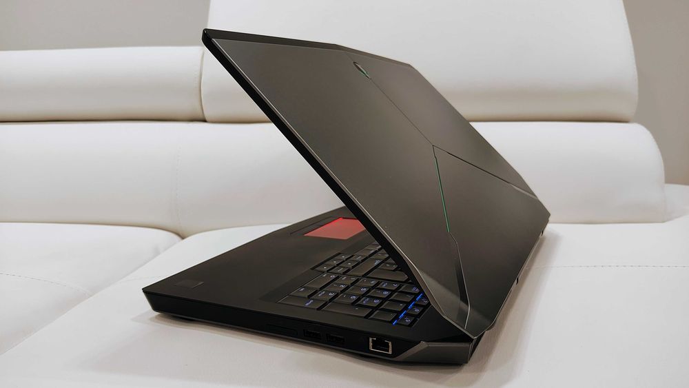 Laptop gaming ALIENWARE ,intel core i7  ,display de 17,3"  touchscreen