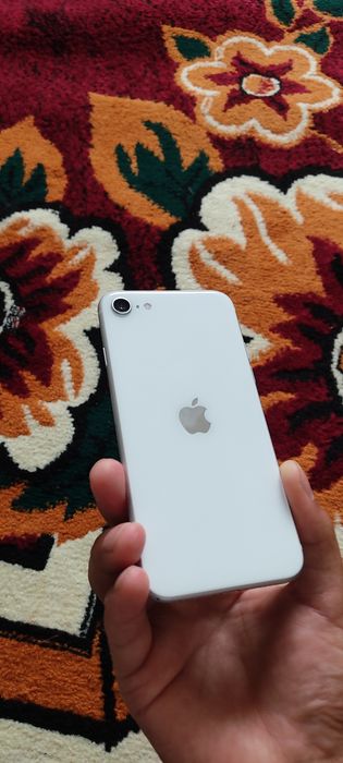Iphone SE sotiladi srochnaga