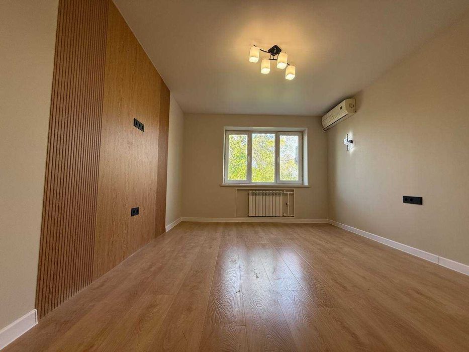 Срочно !  1/4/4 Бывшее общежитие