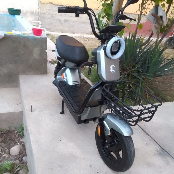 Срочно сотилади пул зарил