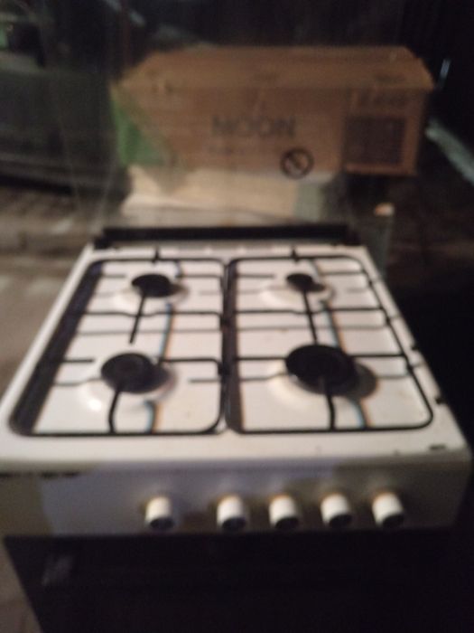 Продам газовую плиту