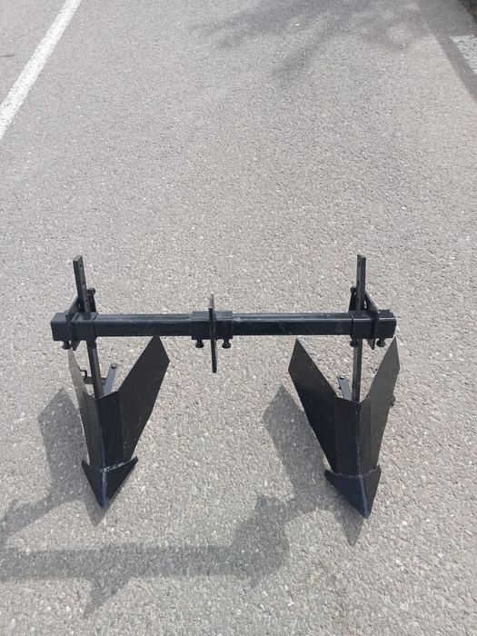 Prasitoare pentru motocultor cu un rând pentru bilonat cartofi. NOU