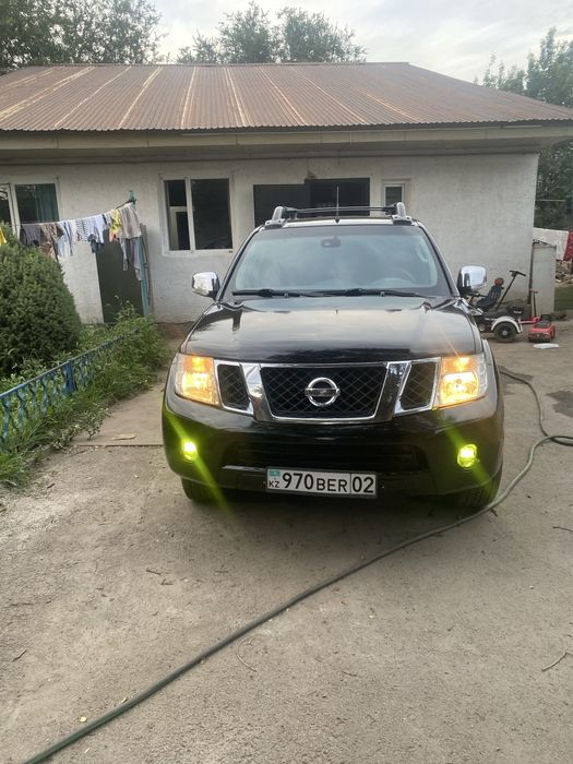 Нисан Навара 2010