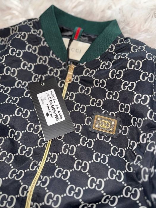 Geaca Gucci dama 
Marimi  L xxl
Preț 245 lei