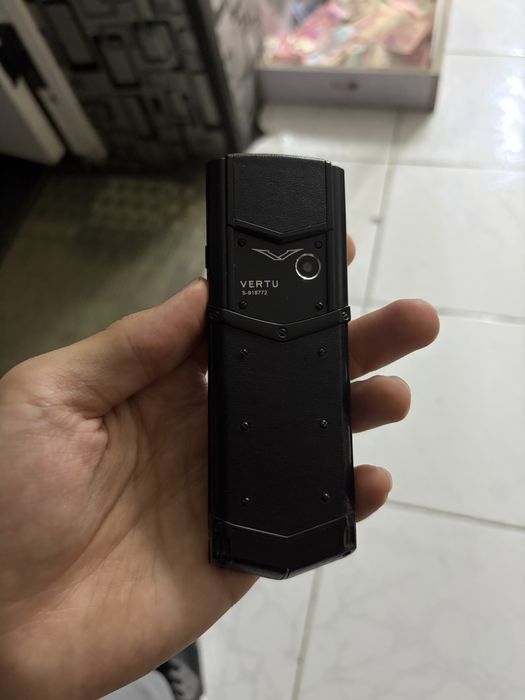 Vertu black yengi, koja chexolariblan