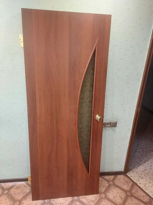 Продам комнатную дверь Б/у