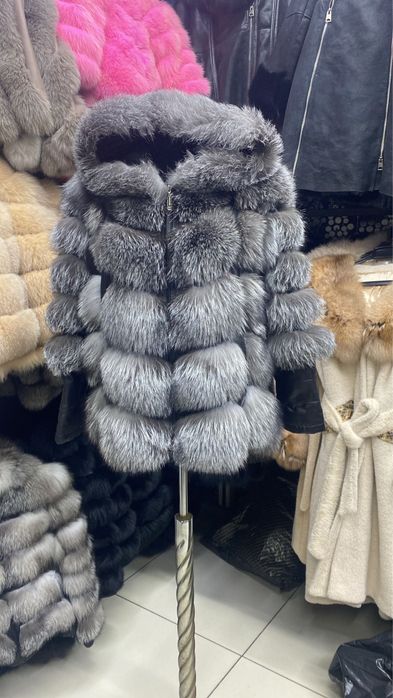 Vand haina din blana de vulpe la 1399lei! marimi S-M gri si maro