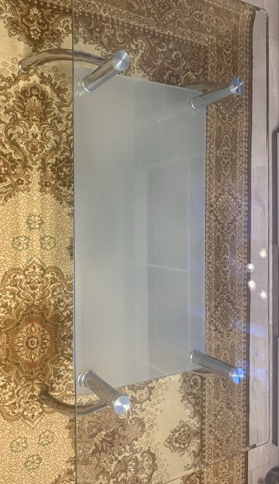 Стъклена холна маса