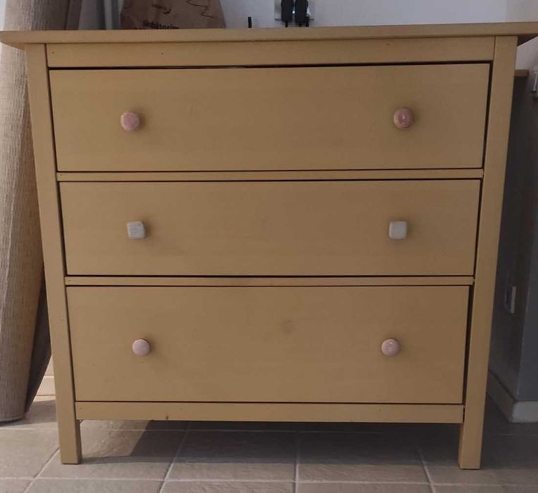 Comoda IKEA HEMNES galbenă