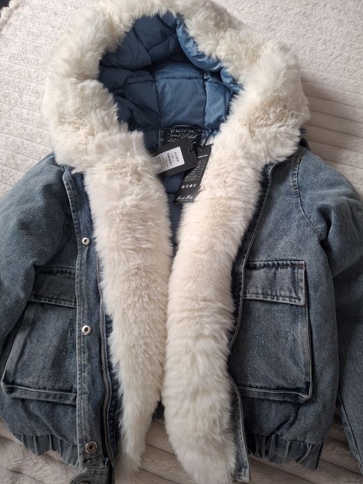 Дънково яке с голям пух, по етикет L но отговаря на S/M.