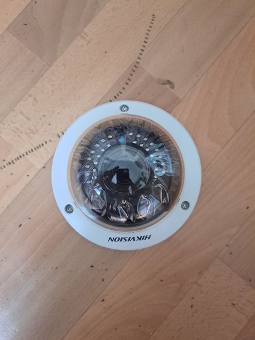 Камера видео наблюдения HIKVISION