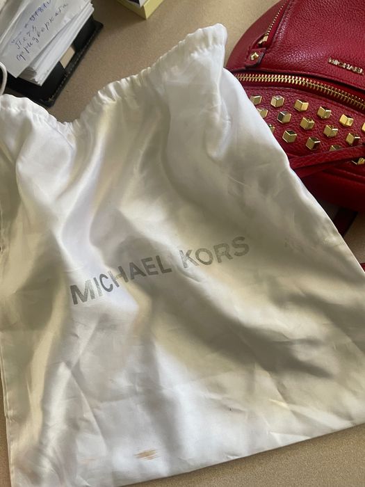 Червена раничка Michael Kors