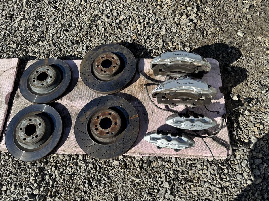 Копмлект спирачки Brembo за Mercedes 6 бутални предни и 4 бутални задни 360мм предни/330мм задни