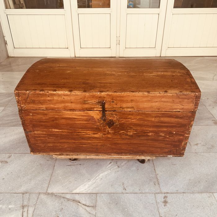Античен шведски сандък „Allmoge“ – масивно дърво, ръчна изработка