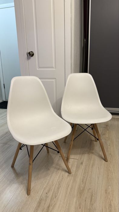 Продам три стула Eames, белые