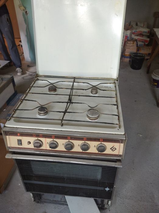Газовая плита продам срочно