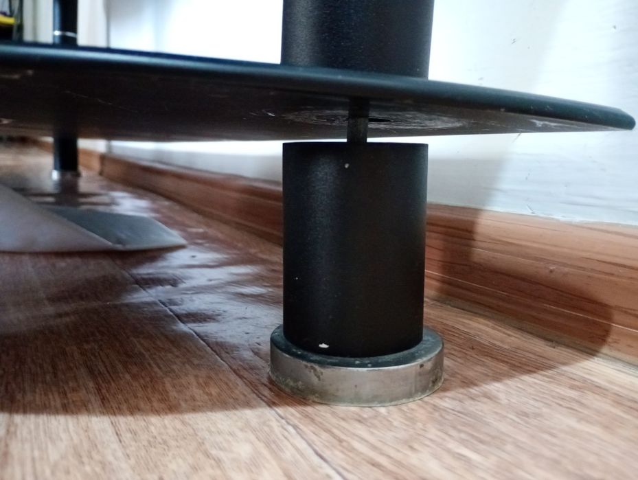 Сатылады тек бір аяғы түсіп қала береді.а былай сынаған әйнектері