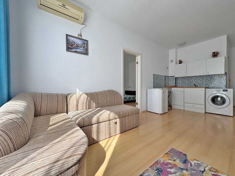 Обзаведен двустаен апартамент в западната част на комплекса