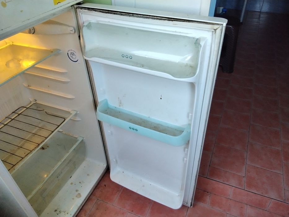 Голям оригинален хладилник с фризер , на уирпул ( Филипс )